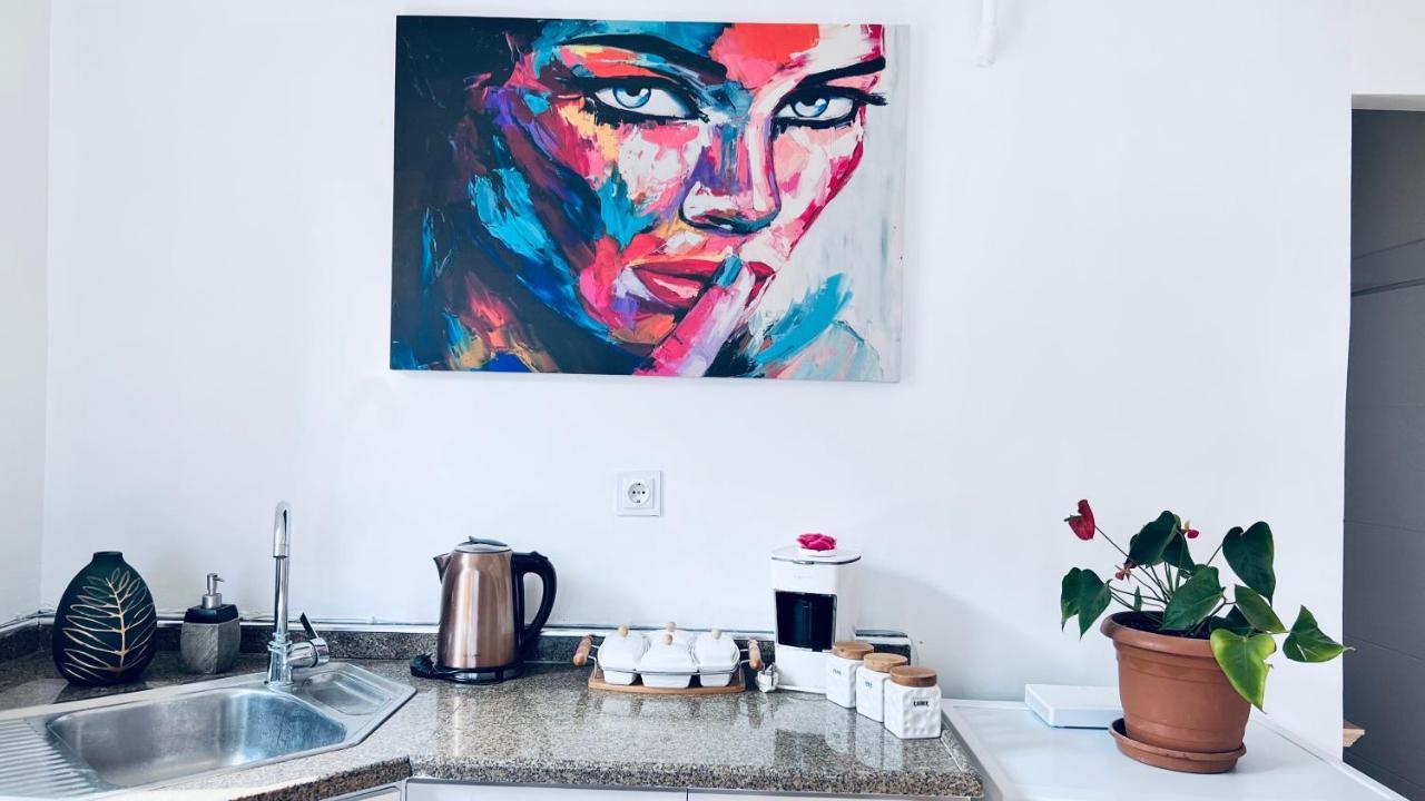 New Renovated 3 Bedroom 2 Bathroom Laleli Apartament Istanbul