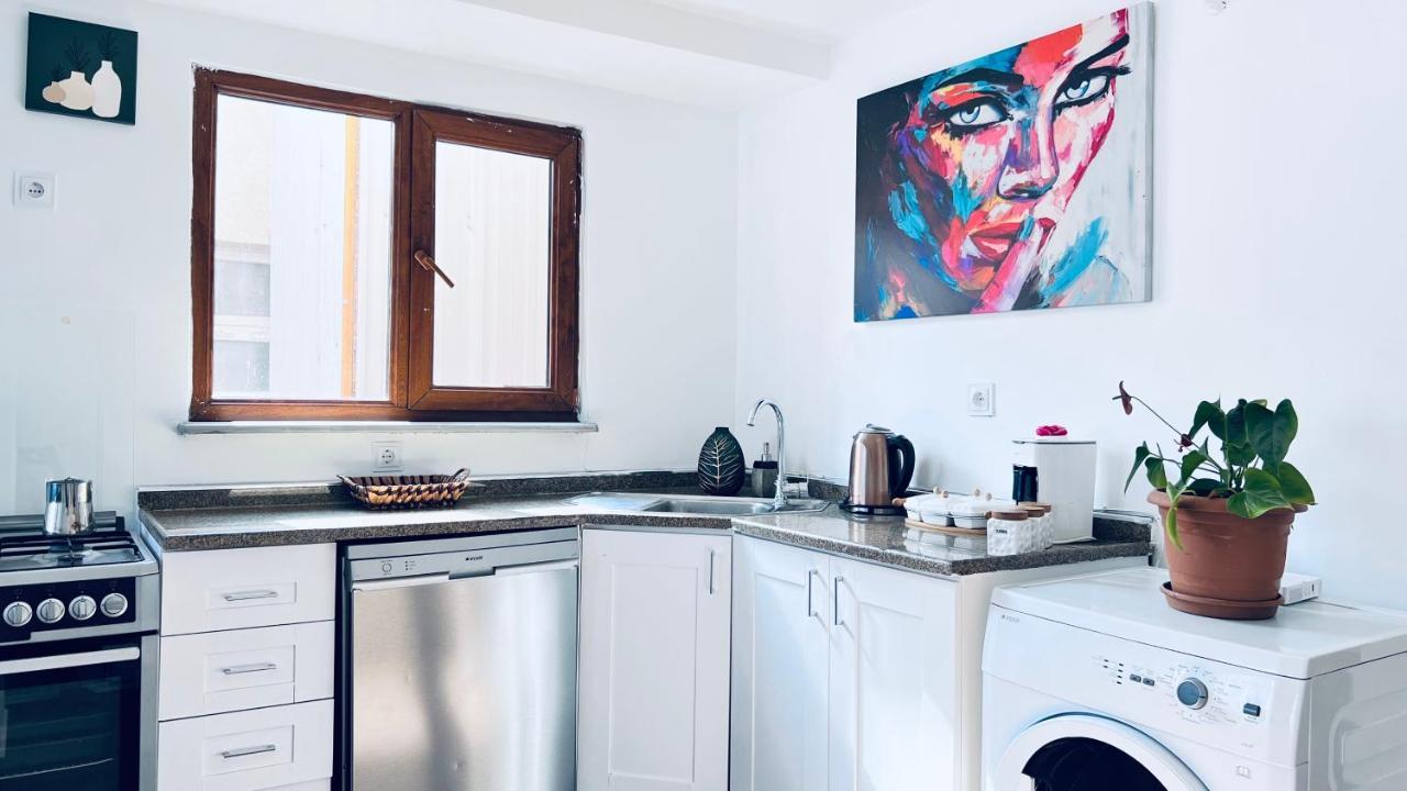 New Renovated 3 Bedroom 2 Bathroom Laleli Appartamento